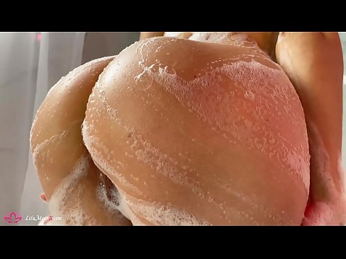 ❤️ La morena es masturba el cony amb un vibrador fins a un orgasme intens a la dutxa ❤️ Porno a nosaltres